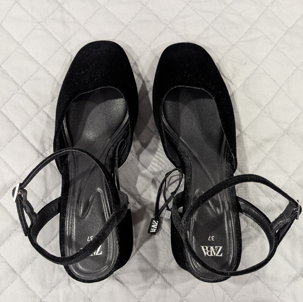 NWOT Zara Black Velvet Heels Size 37